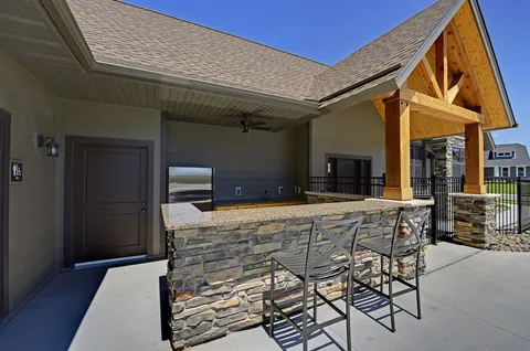 $1,250,000 | 16630 54th Court North, Plymouth, MN 55446