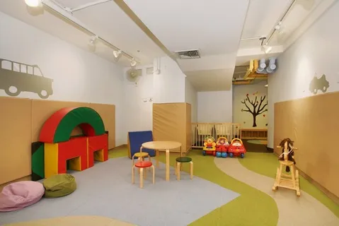 a view of an entryway with workspace