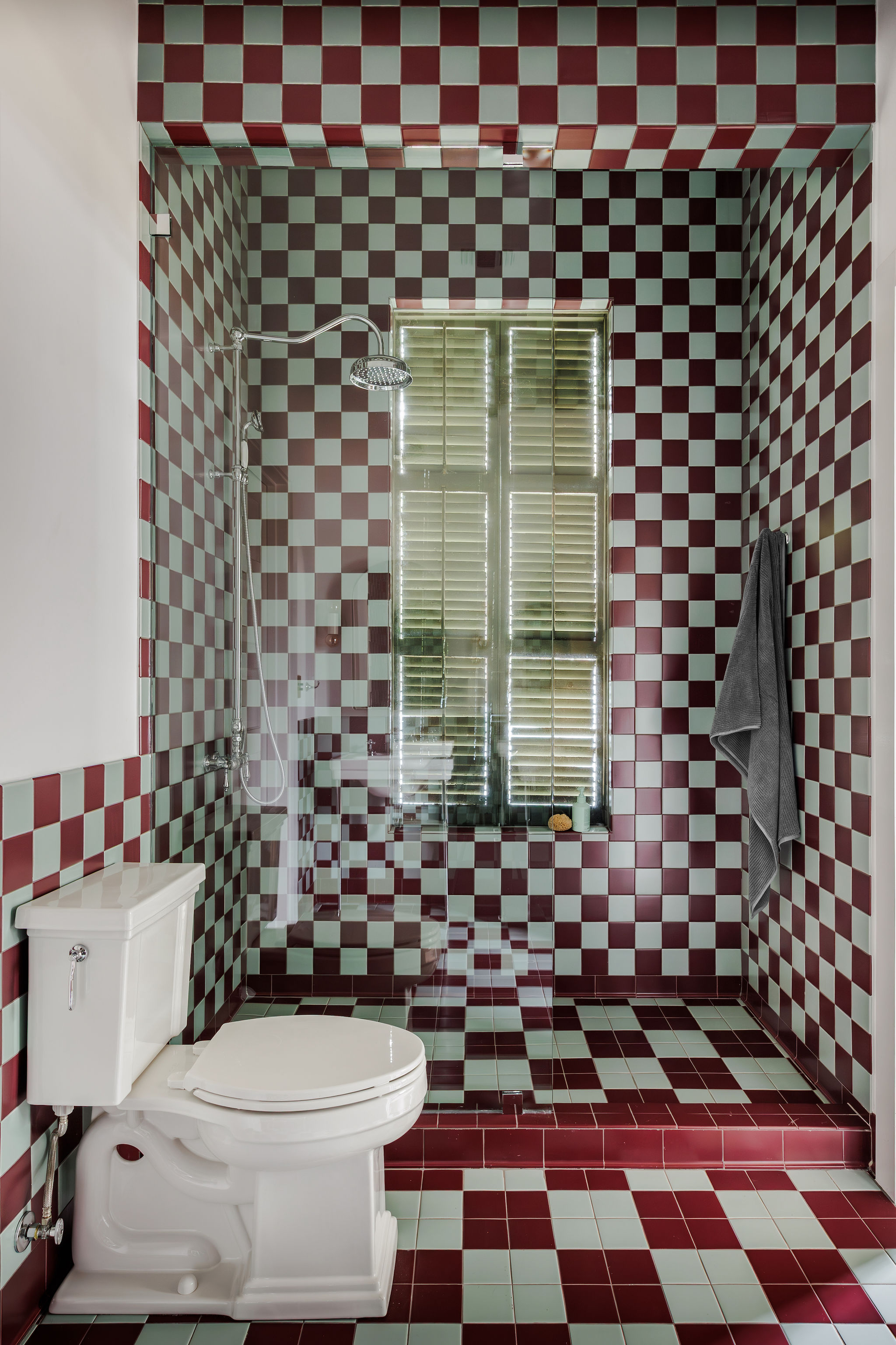 606 West 35th Street Austin, TX 78705 - Photo 31 of 37 a bathroom with a toilet and a shower curtain