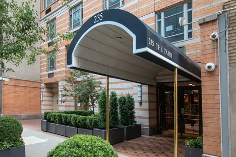 $1,100,000 | 235 East 55th Street, Unit 38C | Midtown East