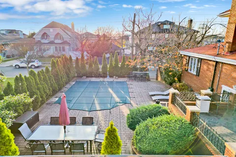 $2,000,000 | 142-15 Newport Avenue | Neponsit