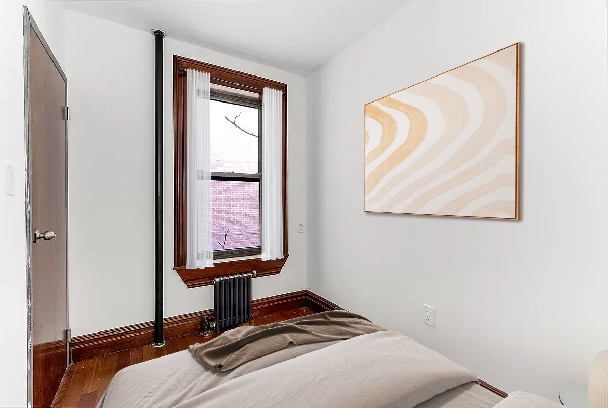 1392 Madison Avenue, Unit 4 Manhattan, NY 10128 - Photo 3 of 4 a bedroom with a bed and a window