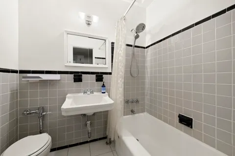 $500,000 | 150 East 27th Street, Unit LA | Kips Bay