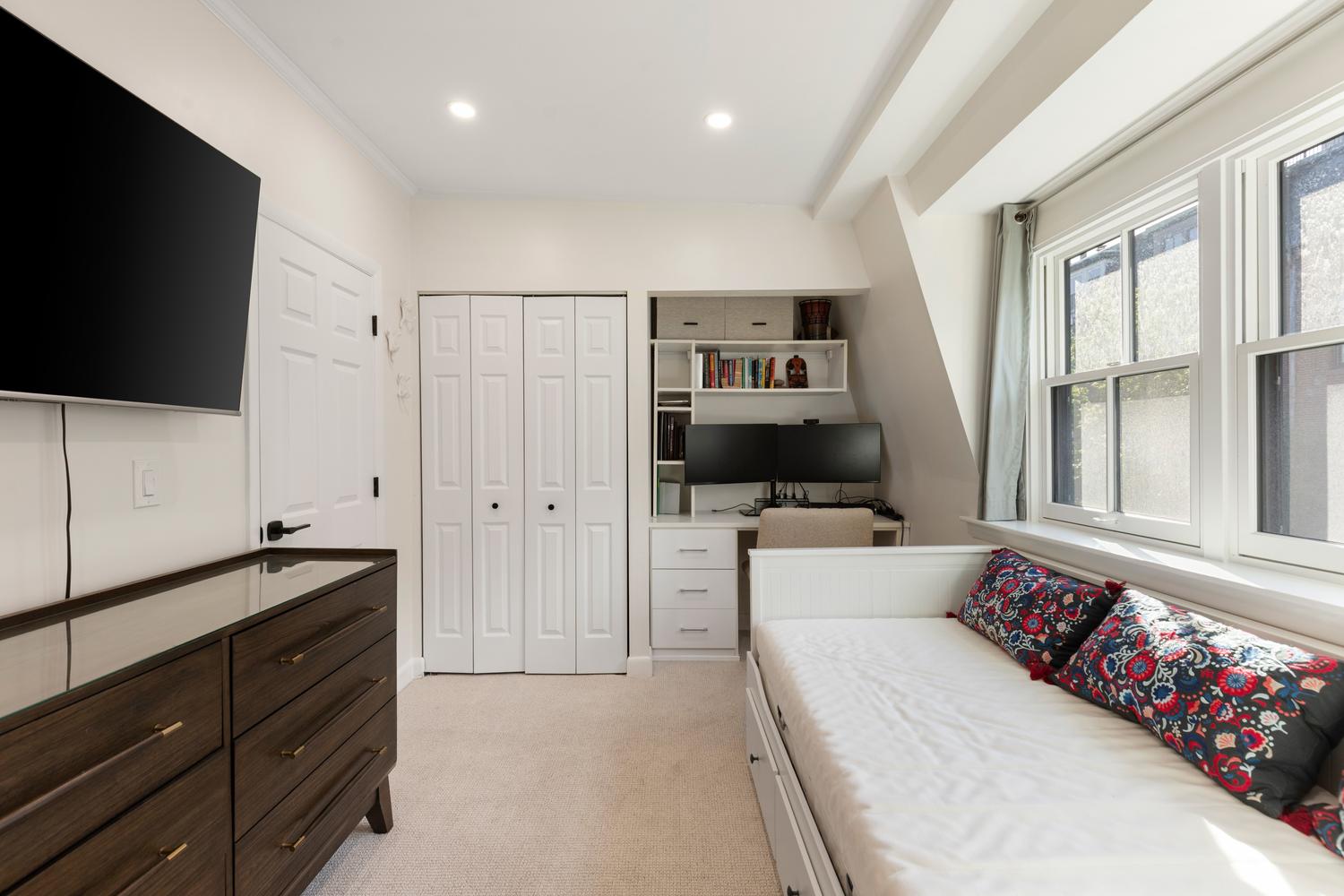 15 Lawrence Street, Unit 2 Boston, MA 02116 - Photo 24 of 34