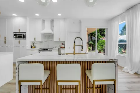 $1,100,000 | 10777 Charleston Place, Cooper City, FL 33026