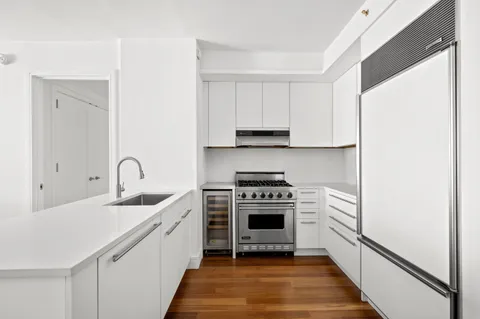 $1,875,000 | 30 West Street, Unit 25G | Battery Park City
