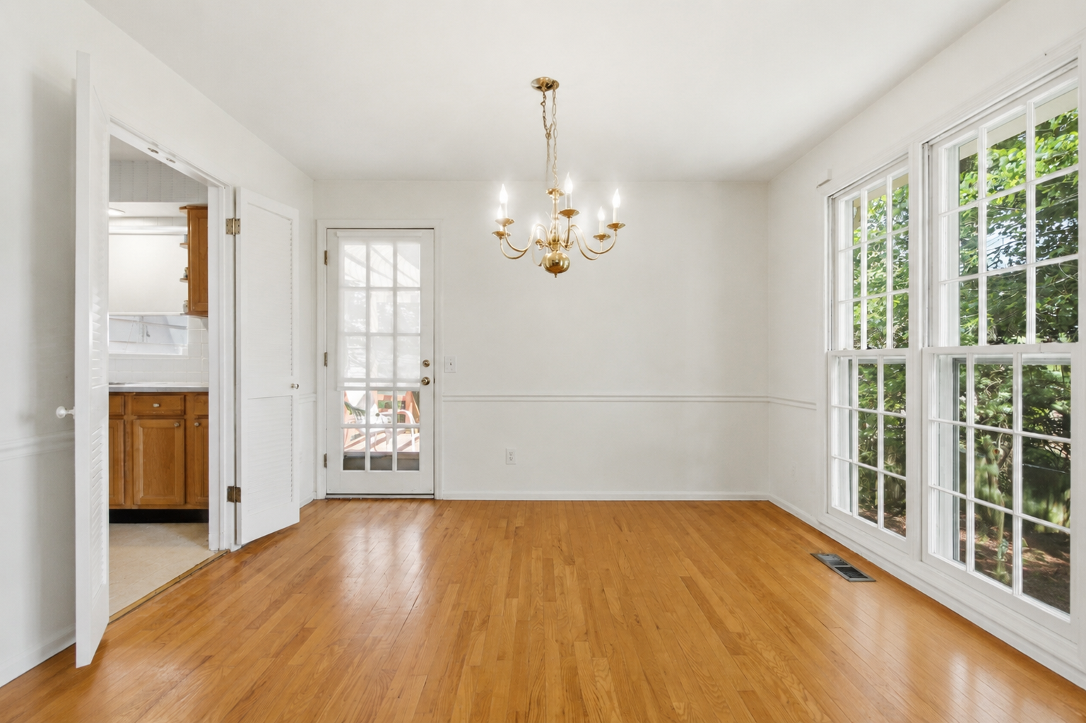 9004 Paddock Lane Potomac, MD 20854 - Photo 7 of 17