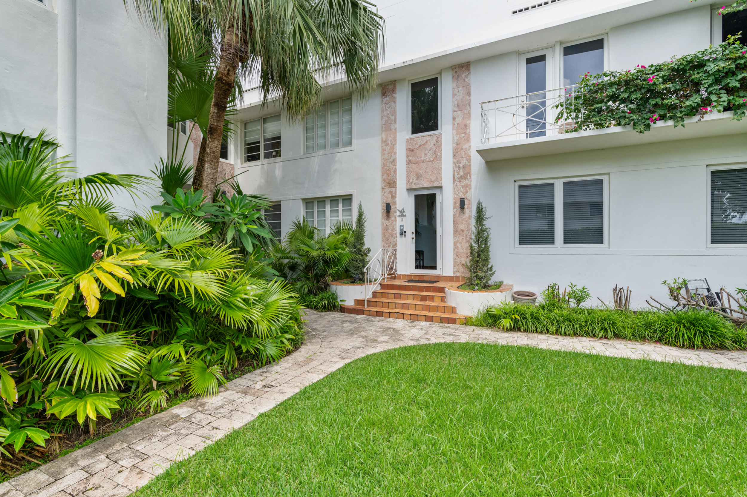 711 East 14th Street, Unit 7 Hialeah, FL 33010 - Photo 4 of 36 a front view of a house with a yard