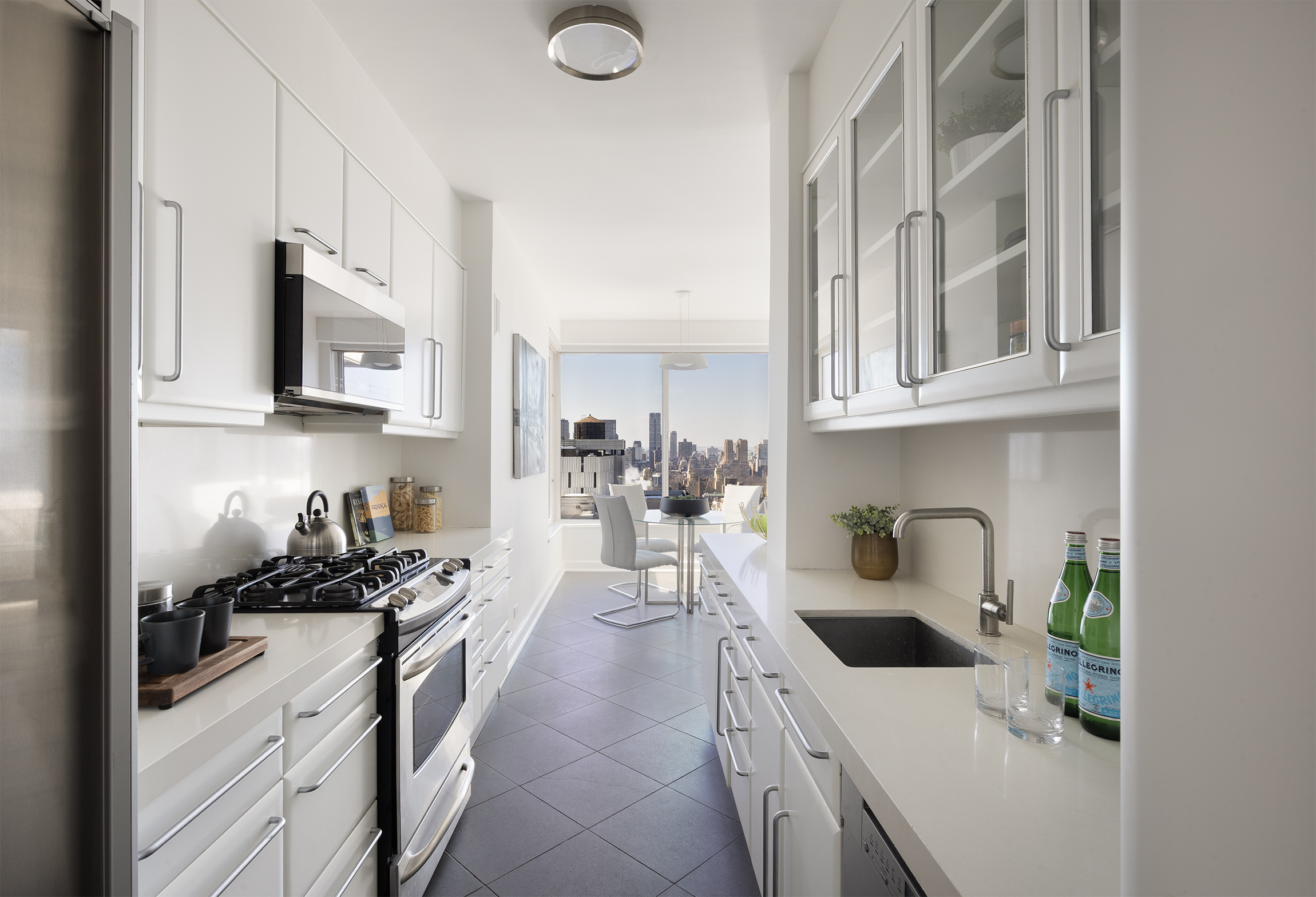 200 East 69th Street, Unit 32C Manhattan, NY 10021 - Photo 5 of 17