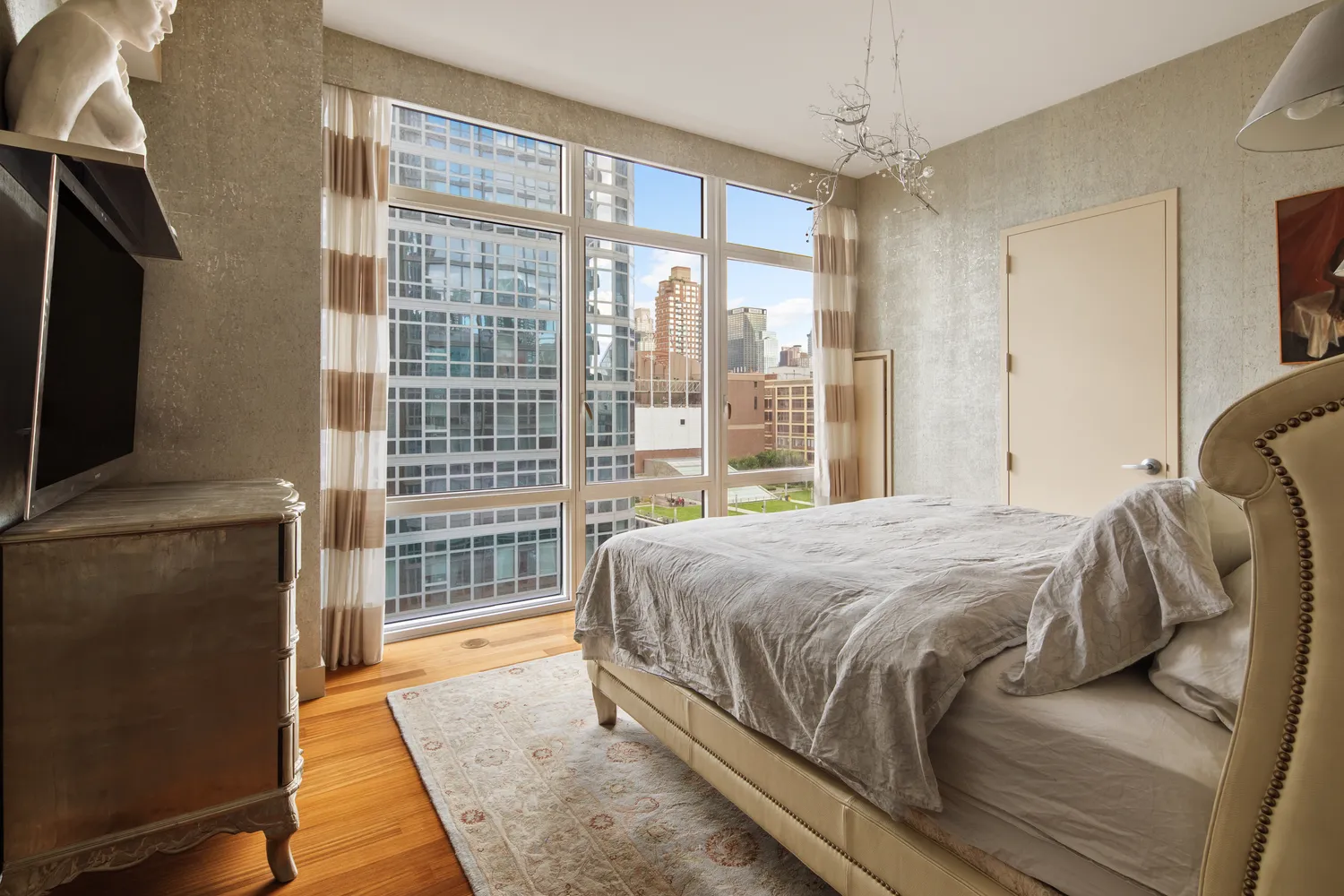 $25,000 | 10 West End Avenue, Unit 14A | Upper West Side