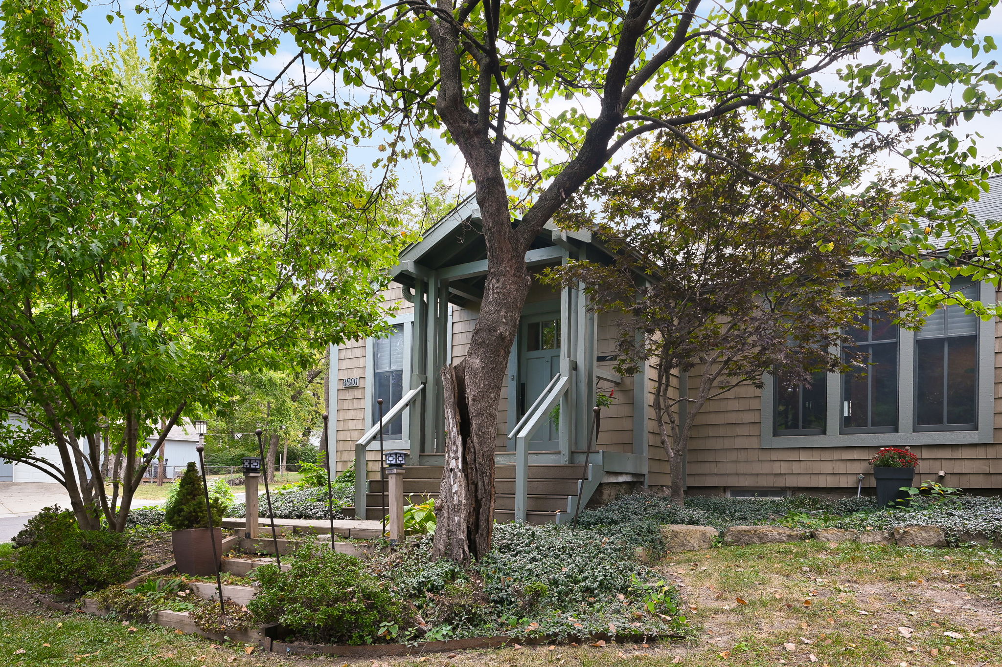 8501 Riley Street Overland Park, KS 66212 - Photo 3 of 25