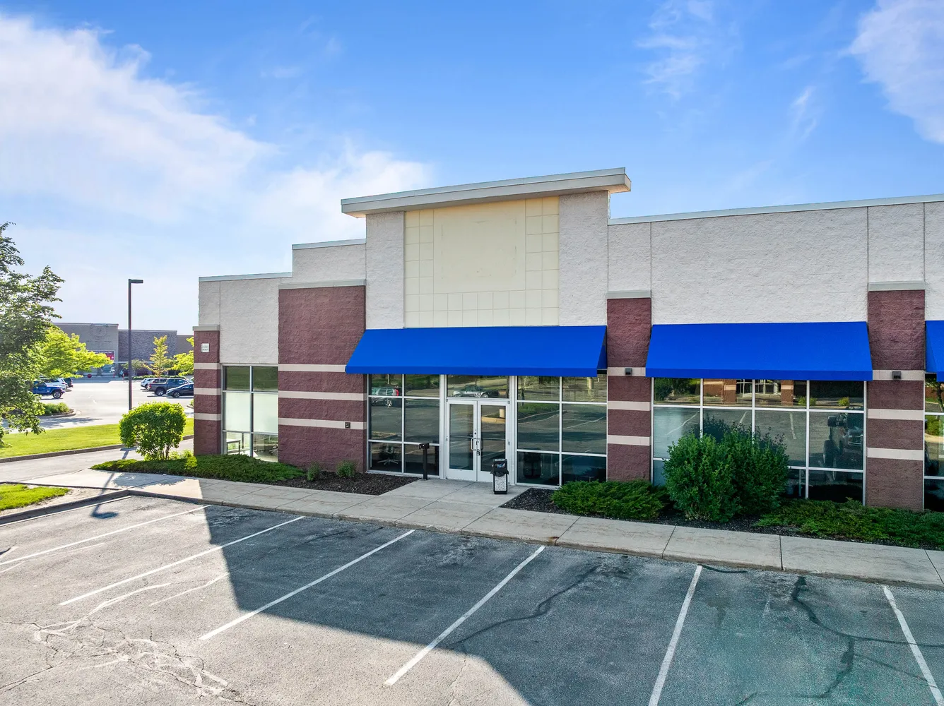 $5,100 | 652 North Edwards Boulevard, Unit 4, Lake Geneva, WI 53147