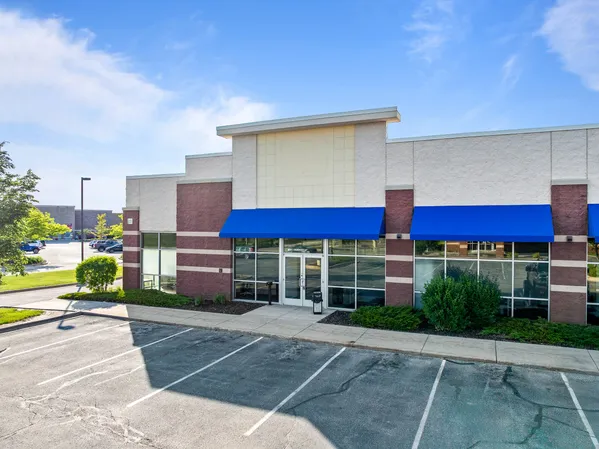 $5,100 | 652 North Edwards Boulevard, Unit 4, Lake Geneva, WI 53147