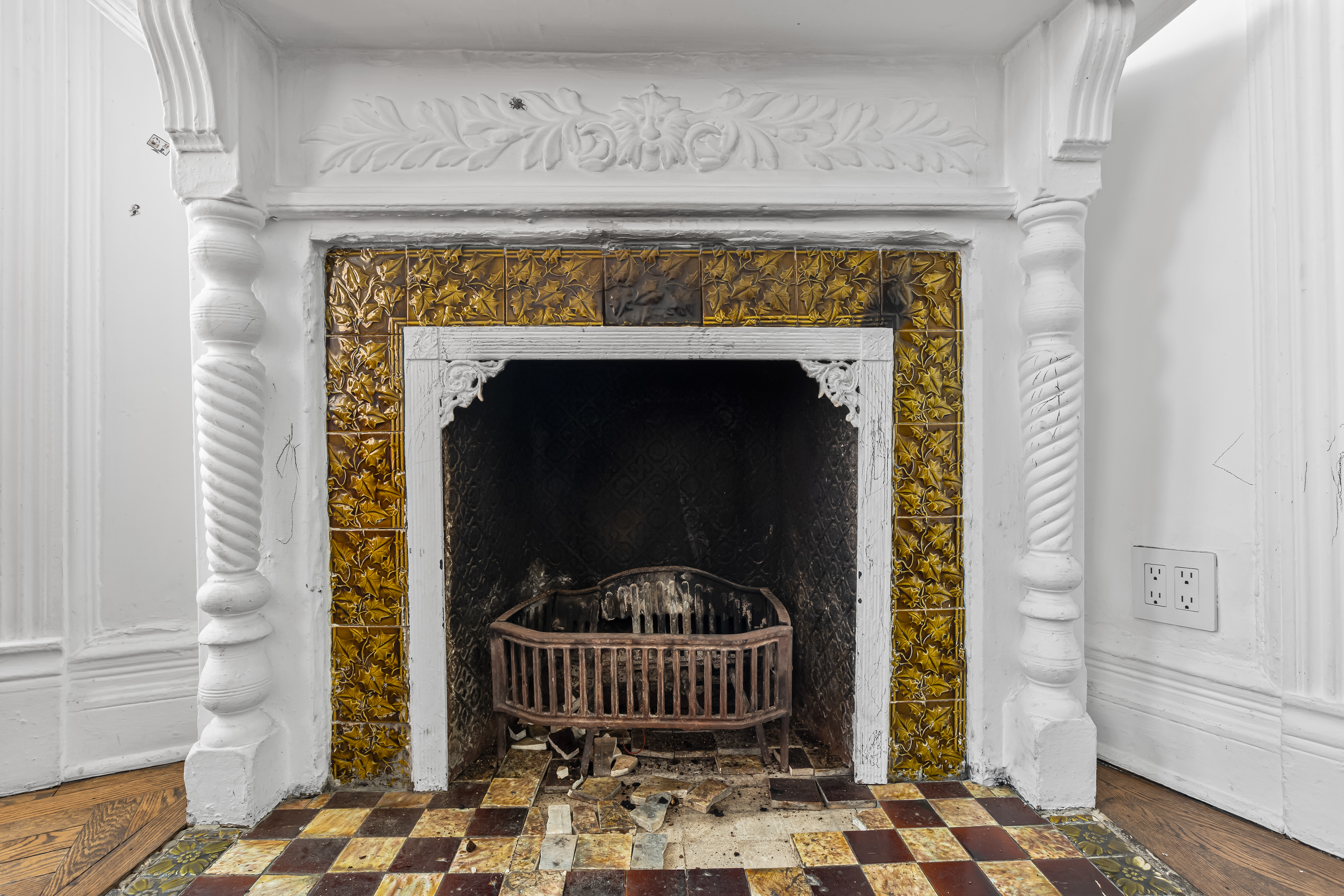 39 1/2 Washington Square South, Unit 5 Manhattan, NY 10012 - Photo 3 of 12