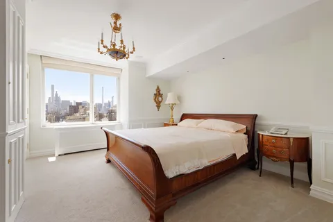 $11,600,000 | 1049 5th Avenue, Unit PH20 | Upper East Side