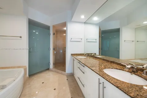 $4,500,000 | 1000 South Pointe Drive, Unit 1903, Miami Beach, FL 33139