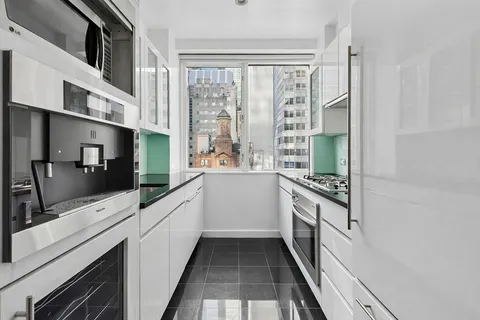 $1,350,000 | 60 East 55th Street, Unit 20A | Midtown East