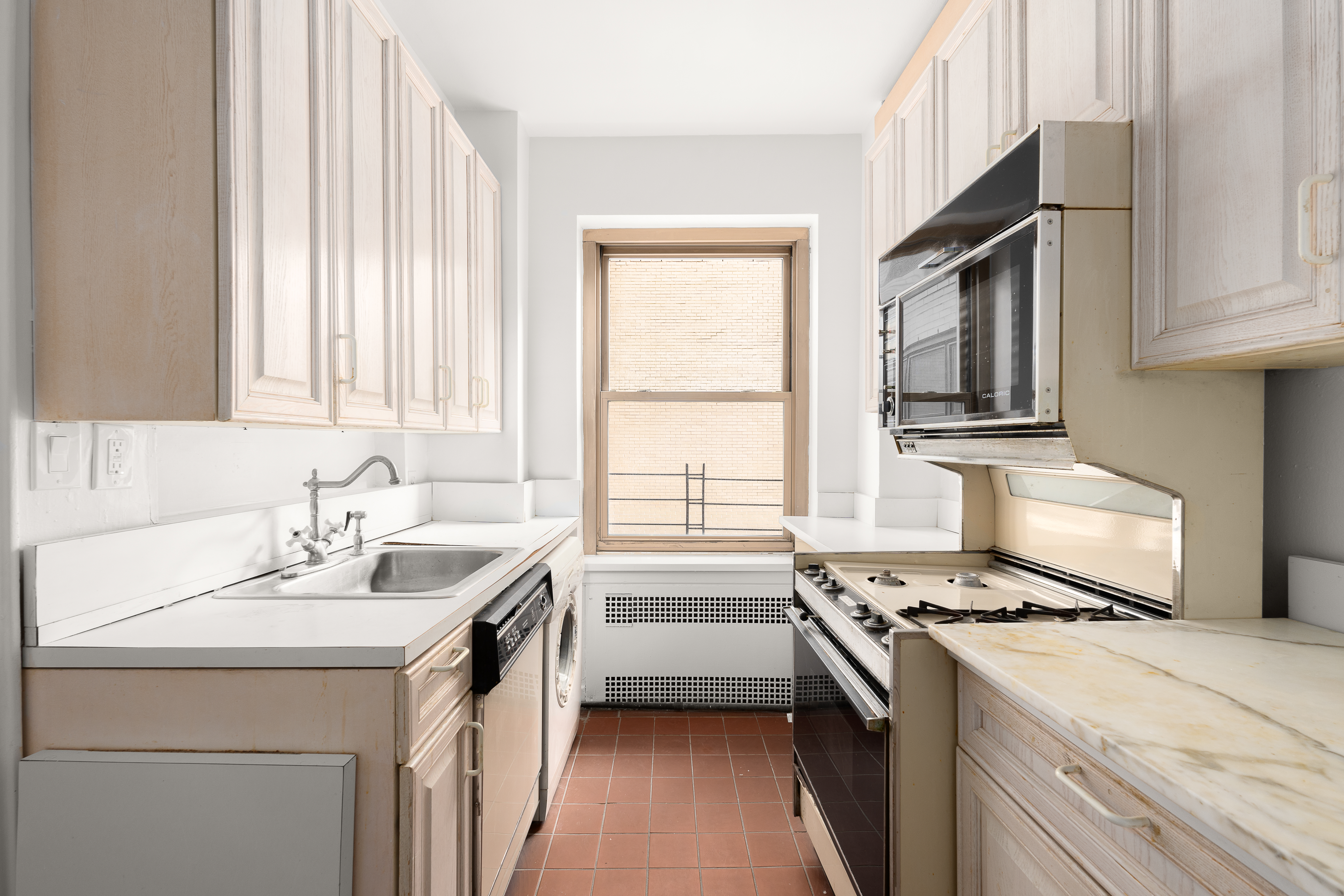 710 Park Avenue, Unit 4A Manhattan, NY 10021 - Photo 4 of 8