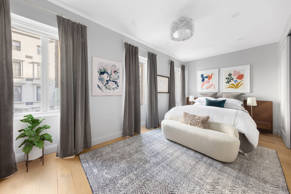 130 East 38th Street Manhattan, NY 10016 - Photo 8 of 16 a bedroom with a bed and a couch