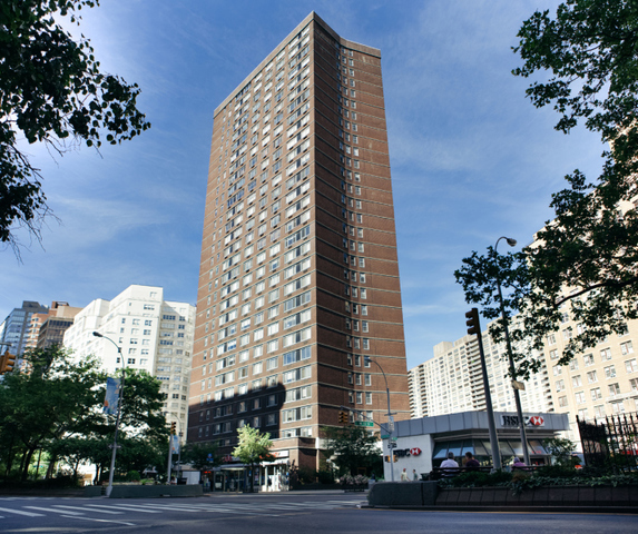 2025 Broadway, Unit 15C Manhattan, NY 10023 - Photo 11 of 12