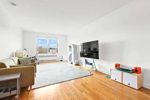 $745,000 | 100 Ocean Parkway, Unit 6K | Windsor Terrace