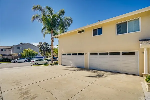 $3,195 | 301 Oswego Avenue, Huntington Beach, CA 92648