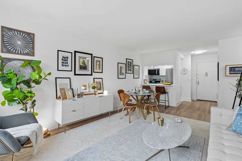 $875,000 | 400 East 54th Street, Unit 22D | Sutton Place