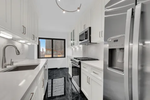 $14,000 | 20 West 64th Street, Unit 20K | Upper West Side
