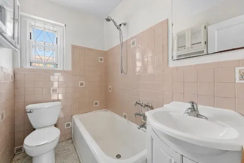 $180,000 | 5444 Arlington Avenue, Unit G51 | North Riverdale