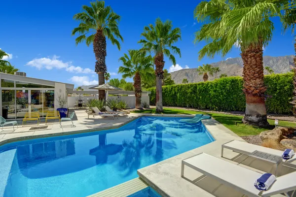 $1,075,000 | 406 East Desert Holly Circle, Palm Springs, CA 92262