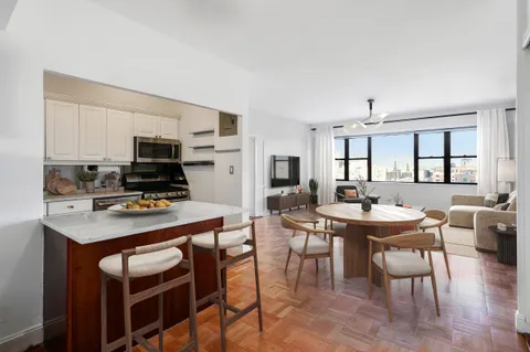 $850,000 | 201 East 21st Street, Unit 20G | Gramercy