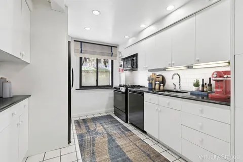 $2,250,000 | 33 West 67th Street, Unit FE | Upper West Side