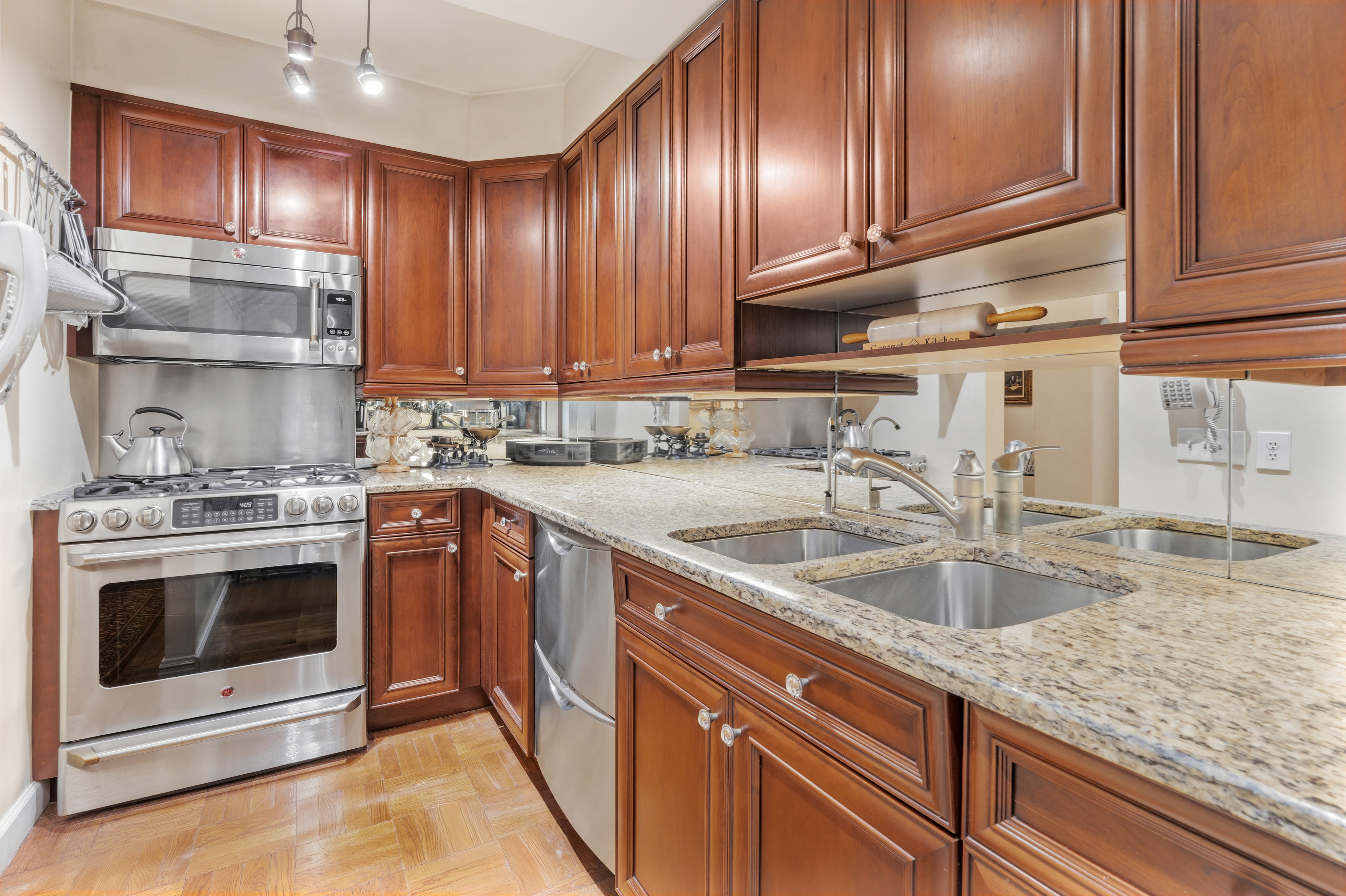 110 East 57th Street, Unit 4FG Manhattan, NY 10022 - Photo 10 of 23