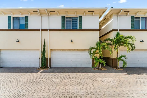$450,000 | 518 North Federal Highway, Unit 14, Lake Worth Beach, FL 33460