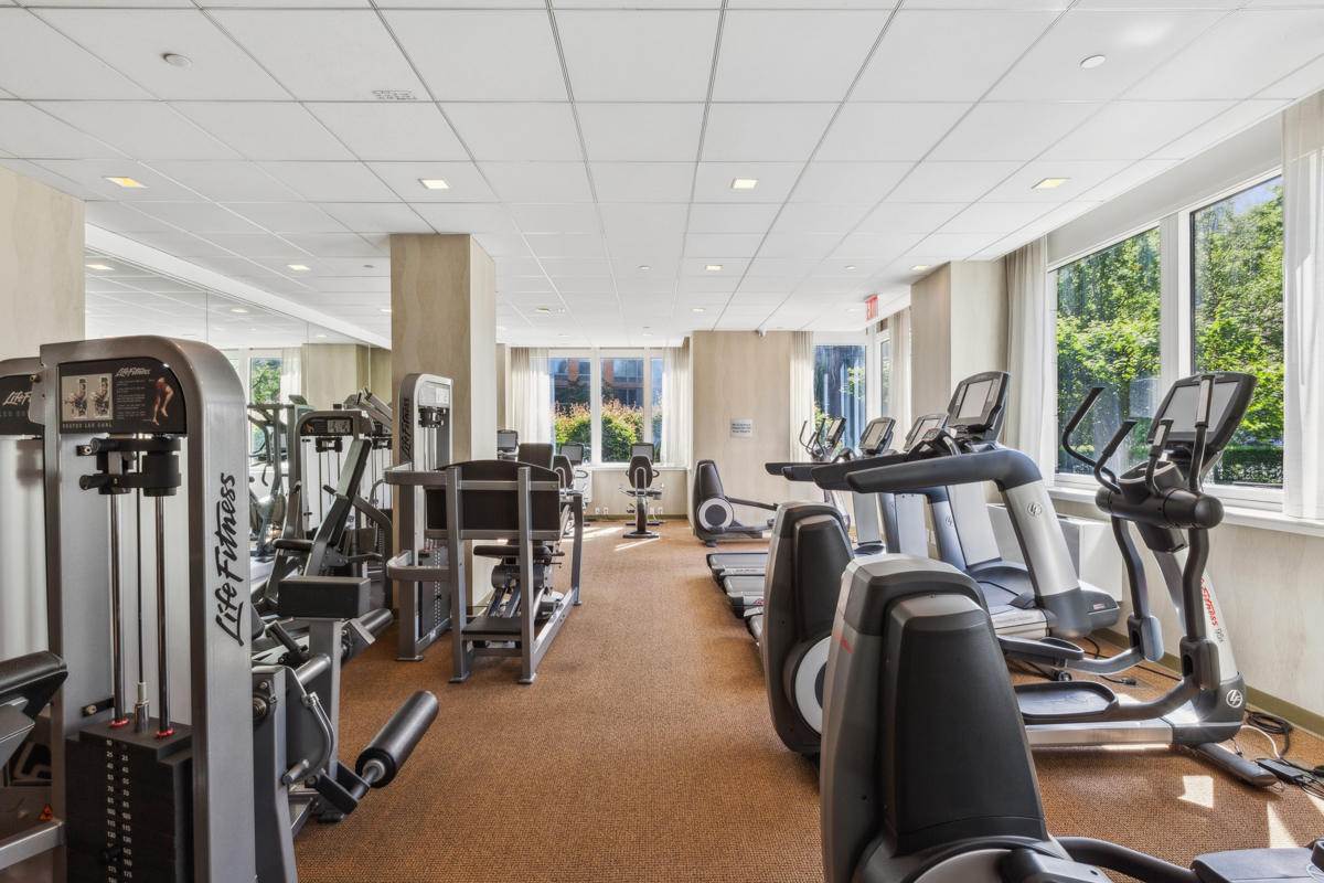 415 Main Street, Unit 9D Manhattan, NY 10044 - Photo 11 of 14