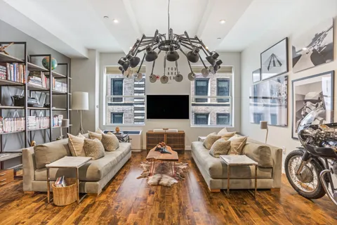 $1,295,000 | 15 Broad Street, Unit 1424 | Financial District