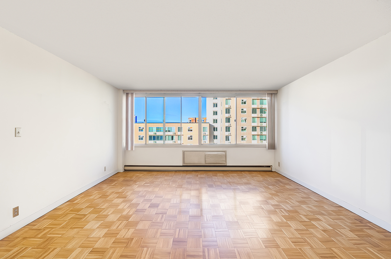 555 Main Street, Unit 1204 Manhattan, NY 10044 - Photo 4 of 15