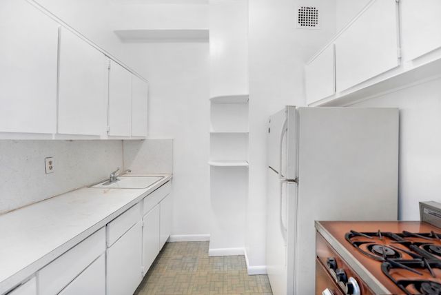 $950,000 | 99 Bank Street, Unit 3G | West Village