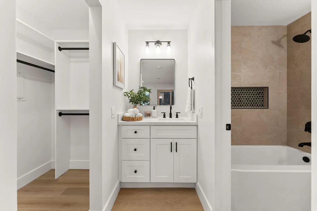 $635,000 | 2915 Cowley Way, Unit A, San Diego, CA 92117