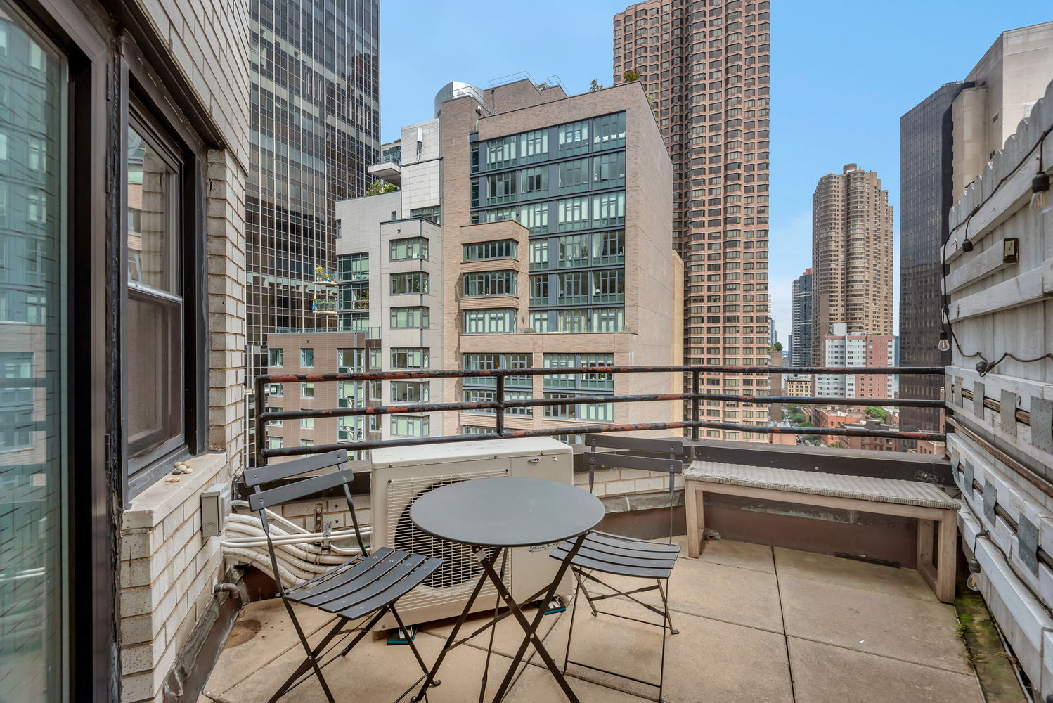 155 East 38th Street, Unit 18E Manhattan, NY 10016 - Photo 7 of 8 a outdoor view with a sitting space