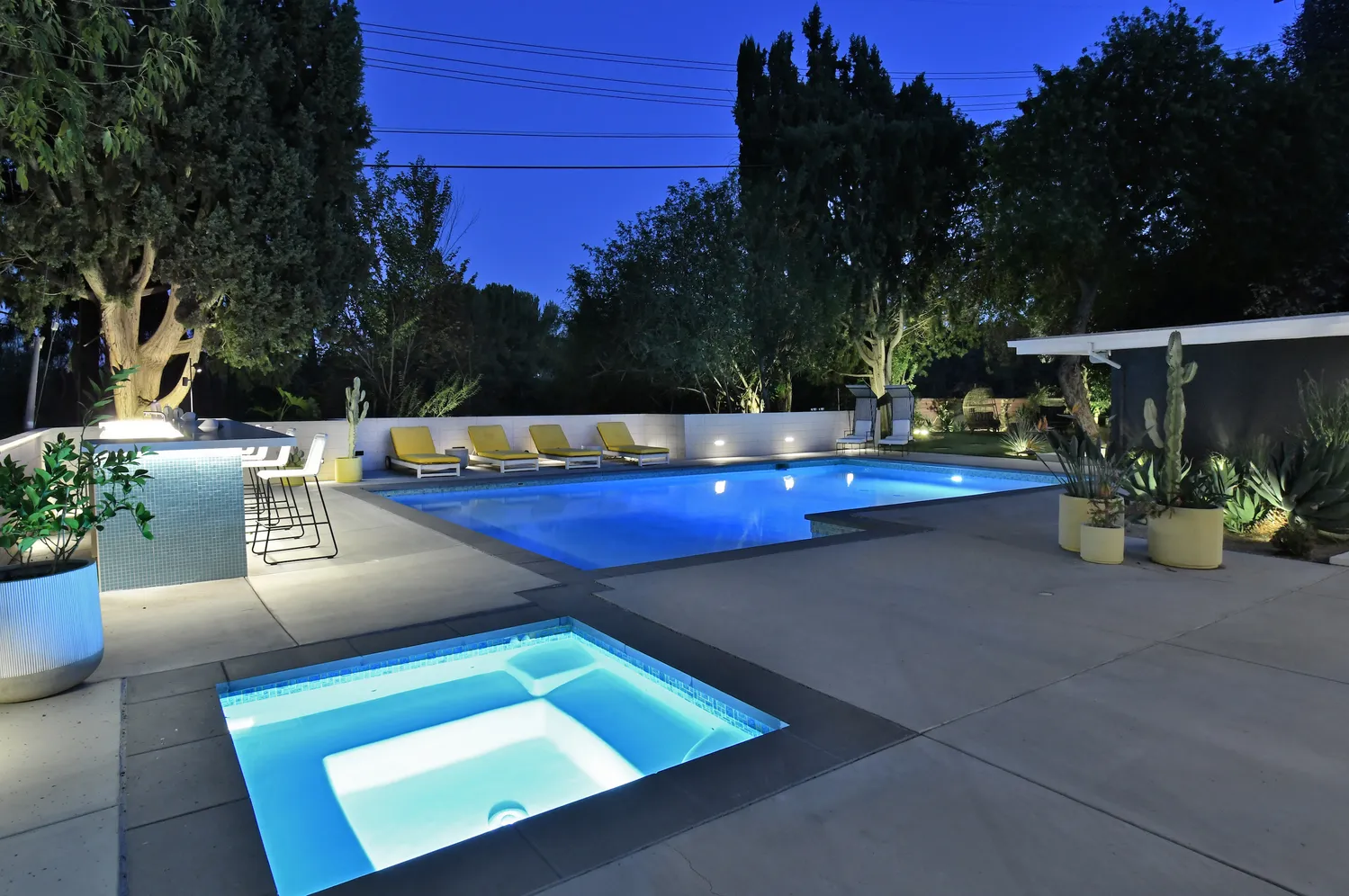 $3,025,000 | 20150 Delita Drive, Woodland Hills, CA 91364