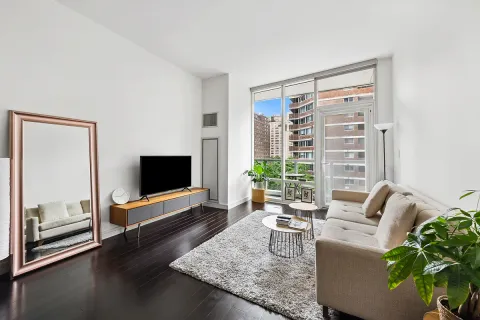 $1,150,000 | 300 East 23rd Street, Unit 5B | Gramercy