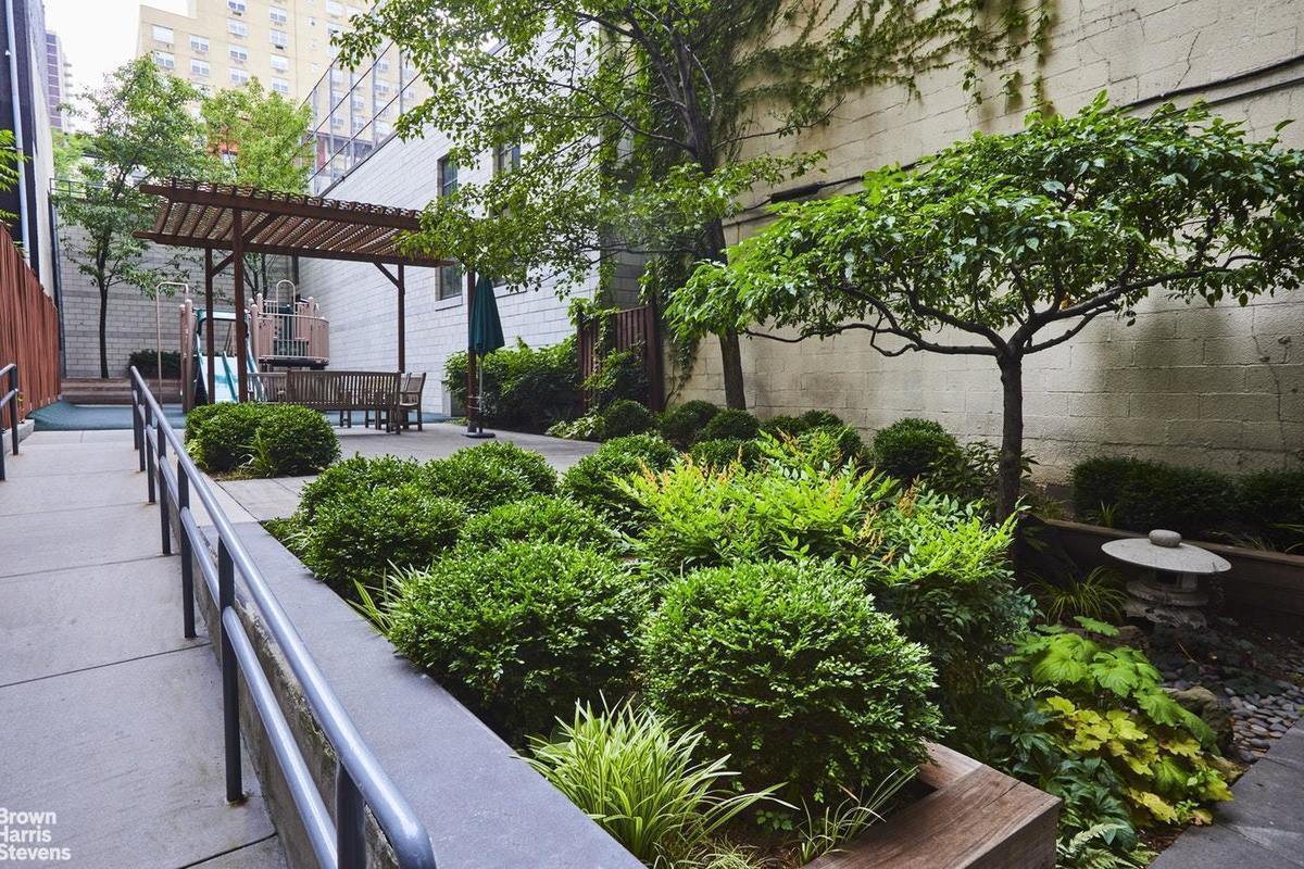 360 East 88th Street, Unit 4E Manhattan, NY 10128 - Photo 24 of 28