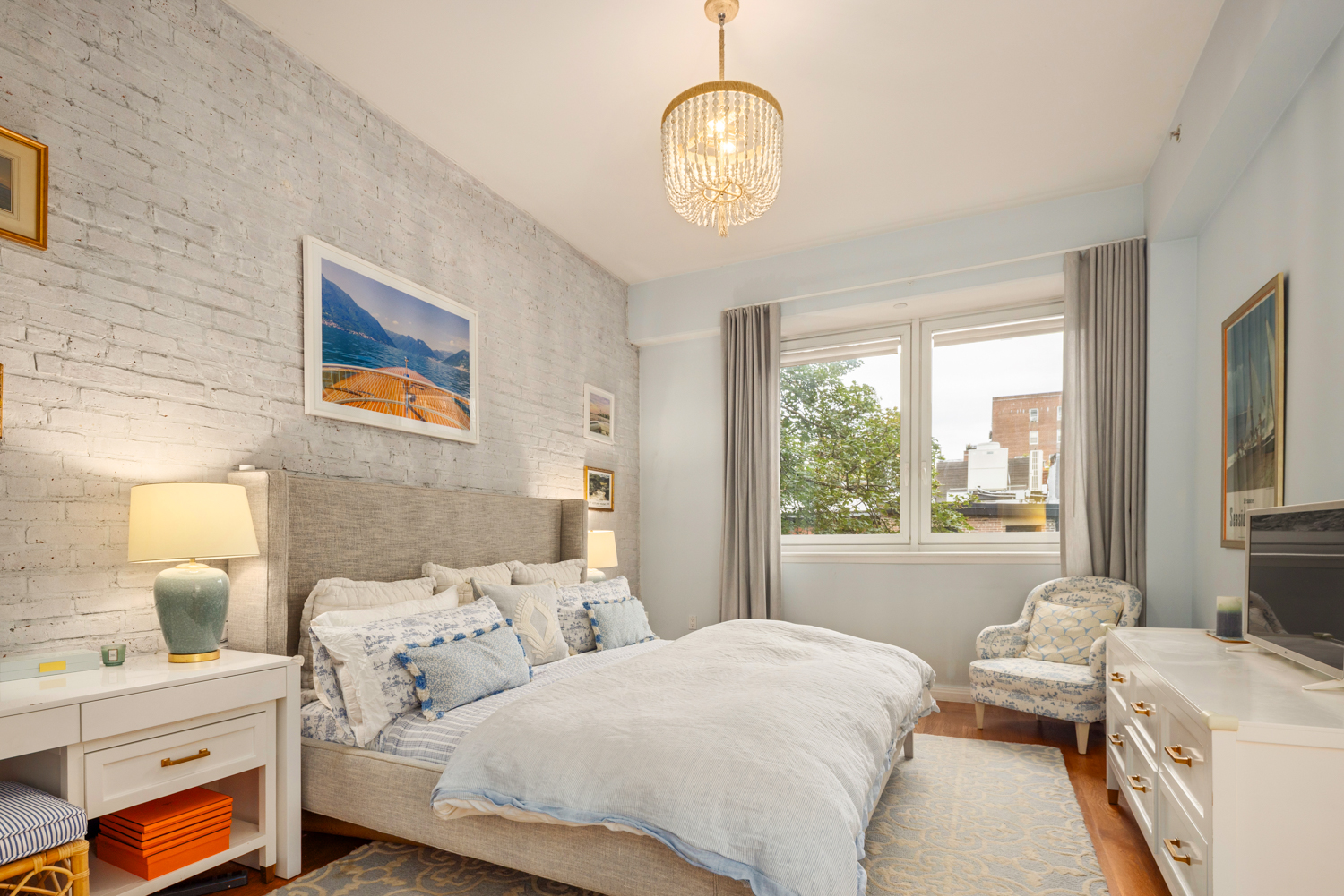 9 College Place, Unit 3A Brooklyn, NY 11201 - Photo 7 of 13 a bedroom with two beds and a large window