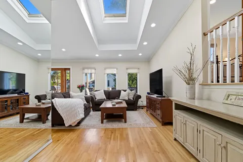 $950,000 | 17 Willben Lane, Plainview, NY 11803