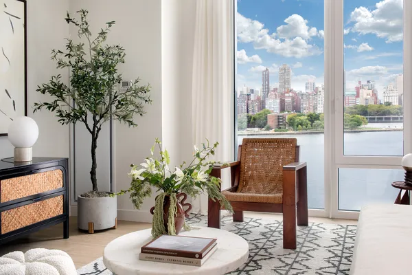 $6,000 | 30-77 Vernon Boulevard, Unit PH810S | Astoria