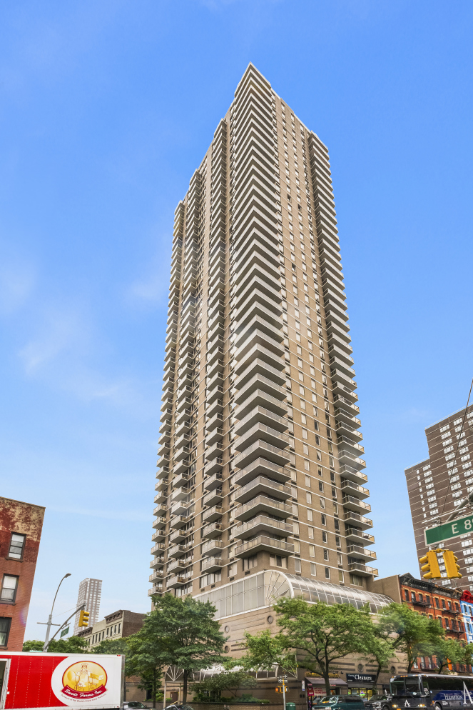 200 East 89th Street, Unit 34CD Manhattan, NY 10128 - Photo 19 of 20 a front view of a building