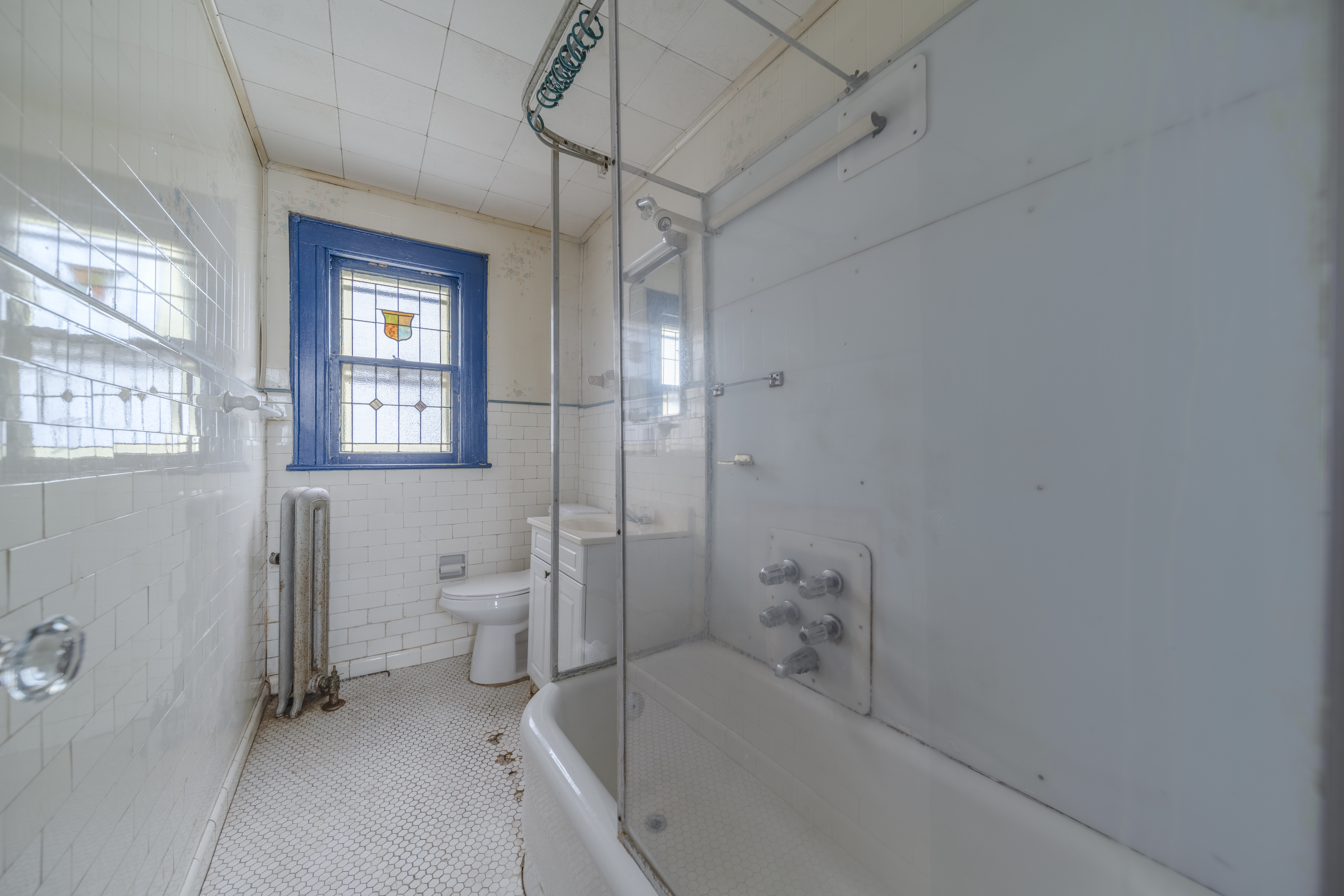100-30 198th Street Queens, NY 11423 - Photo 10 of 15 a bathroom with a bathtub and toilet