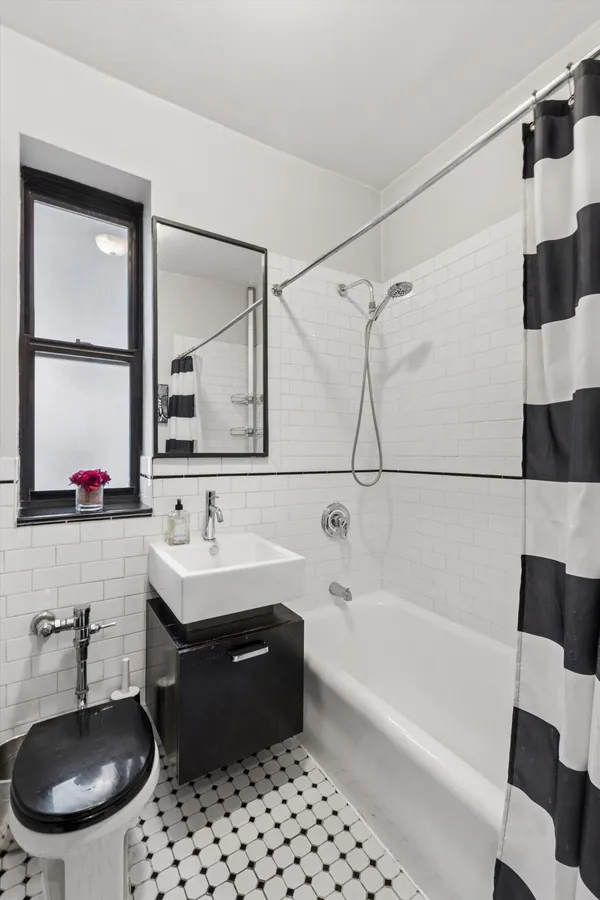 $699,000 | 24 Bennett Avenue, Unit 62A | Hudson Heights