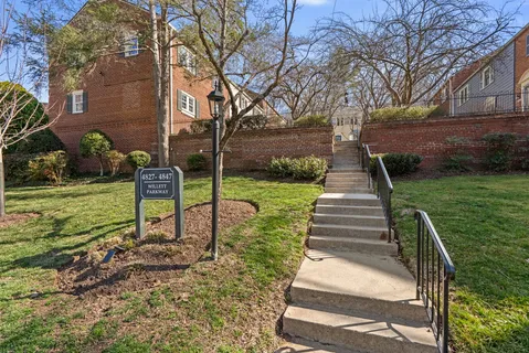 a view of a park with bench sitting area